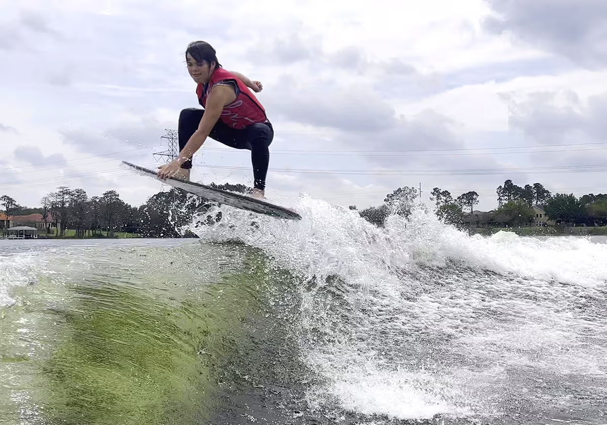 Chelsea Caywood wakesurfing